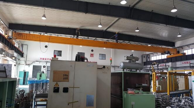 武漢佳佳凈在清洗車(chē)間頂棚鎂粉